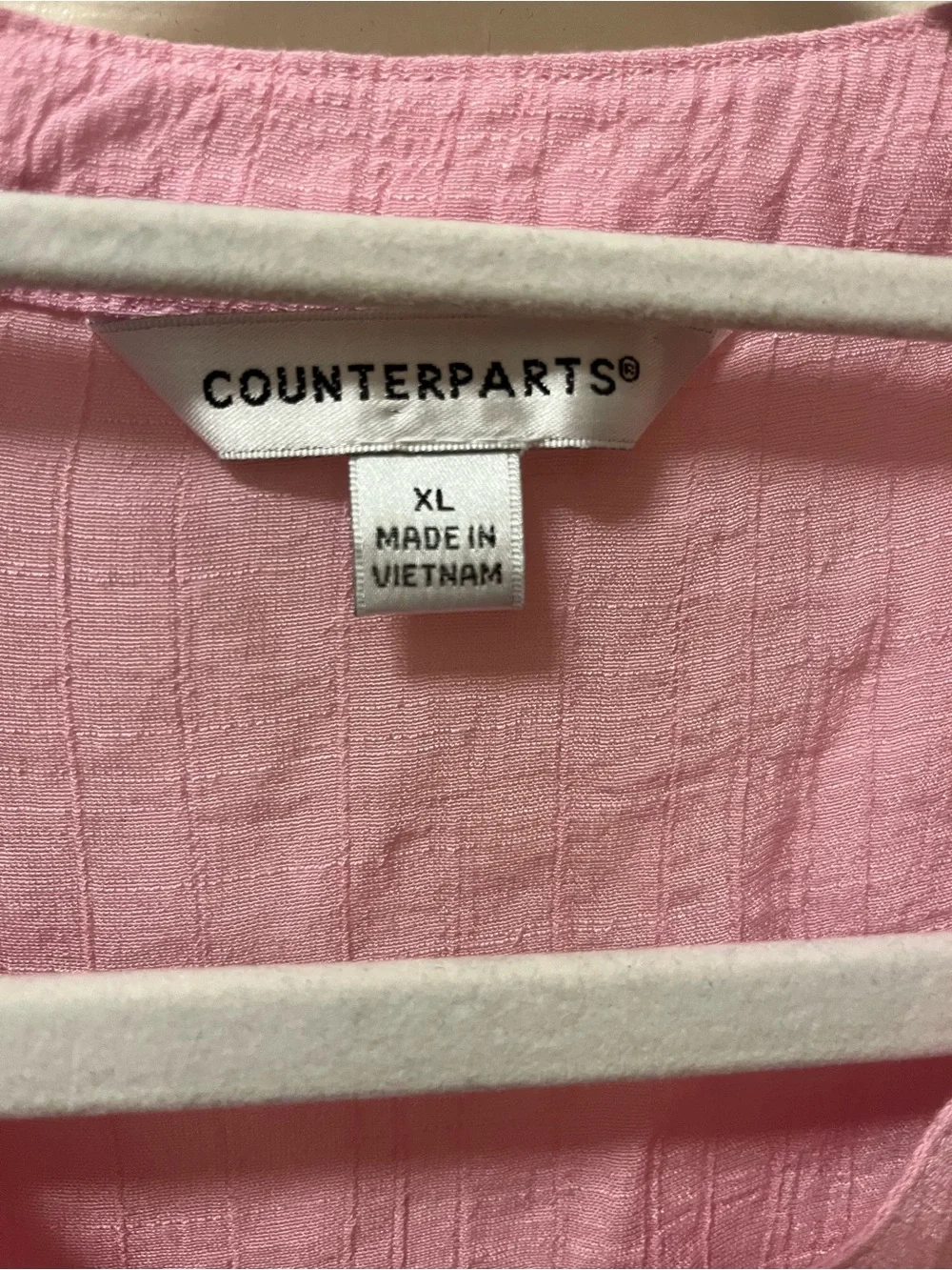 Counterparts Women’s Size XL Pink Peasant Top with Lace Embroidered Detail VNeck - Picture 6 of 8